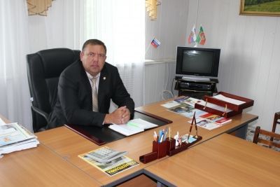 Радик Фаттахов, руководитель хозяйства «Заиковский», поздравляет с Новым годом: