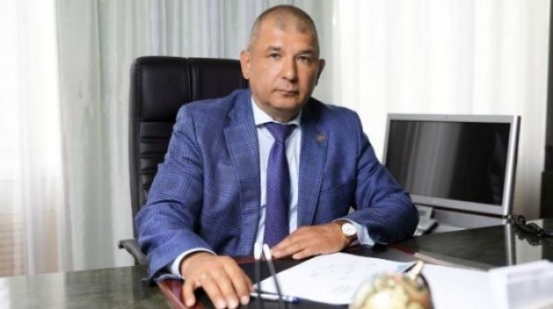 Поздравление главы района Айдара Салахова с Днем народного единства и с Днем Конституции Республики Татарстан!