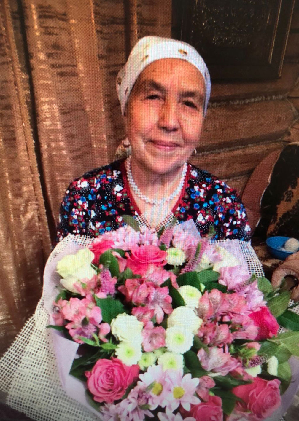 Дорогой нашей маме Махтуме Фазлиахметовне Фаттаховой в этот юбилейный день хотим довести свои пожелания, чувства любви и уважения