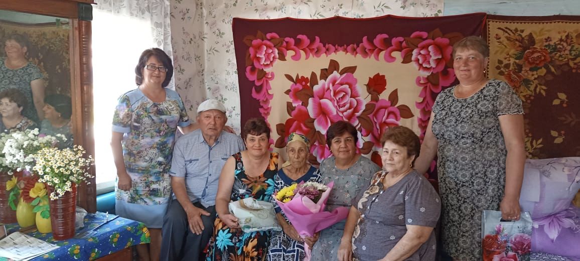 90-летний юбилей отмечает жительница села Кадряково, труженица тыла, ветеран труда Мария Остроумова