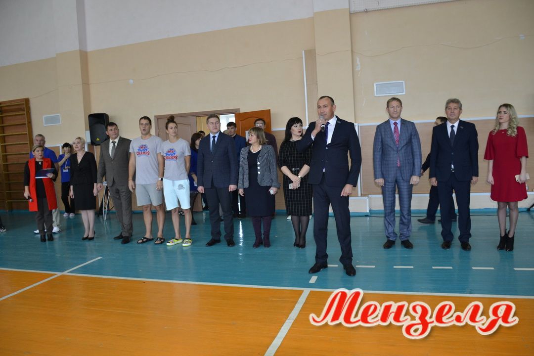 Депутат Рамиль Каримов организовал турнир по плаванию в Мензелинске