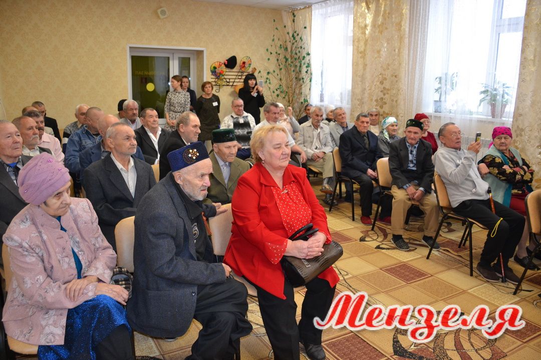Пожилых Мензелинского дома-интерната поздравили с Днем инвалидов