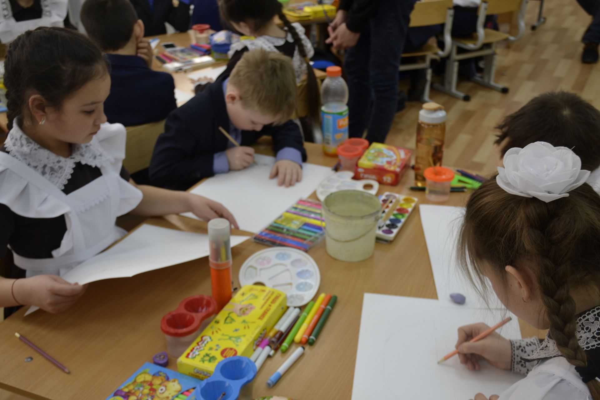 Ученики гимназии Мензелинска нарисовали достопримечательности города