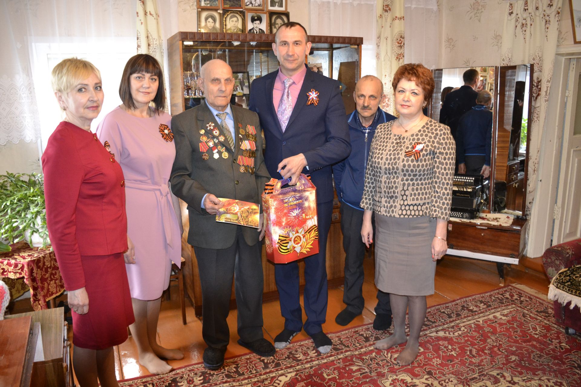 Руководители района поздравили Михаила Тихонова