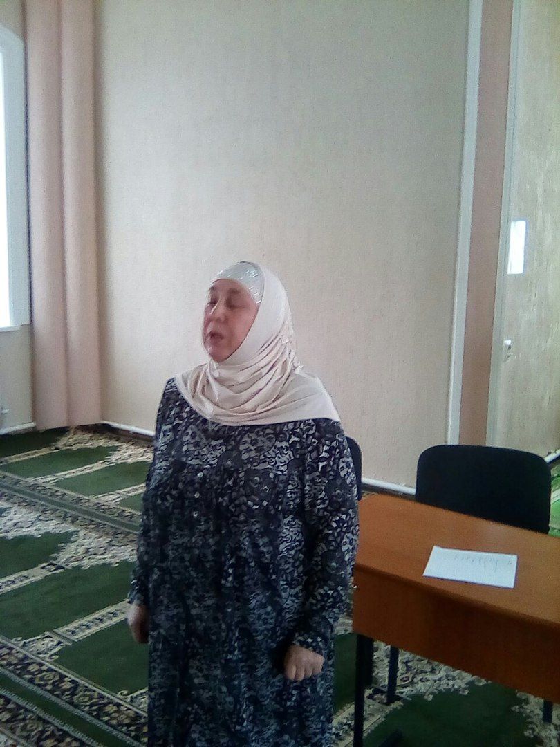 В эти минуты в мензелинской мечети проходит конференция на тему женщина в исламе