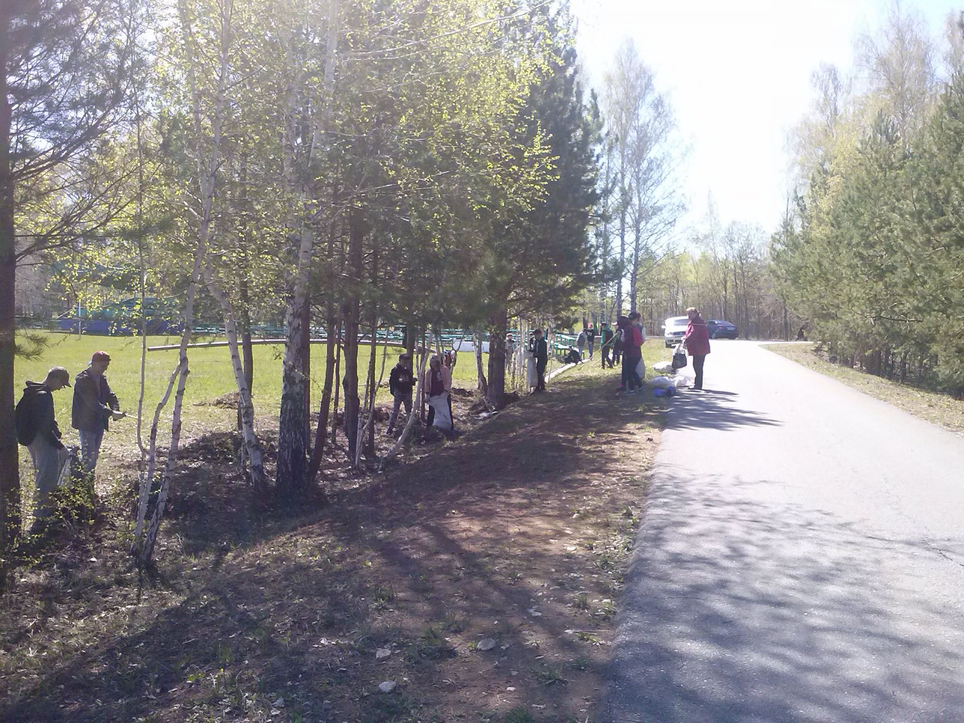 Учащиеся 7 и 10 классов СОШ №3 г.Мензелинск вышли на очистку майдана