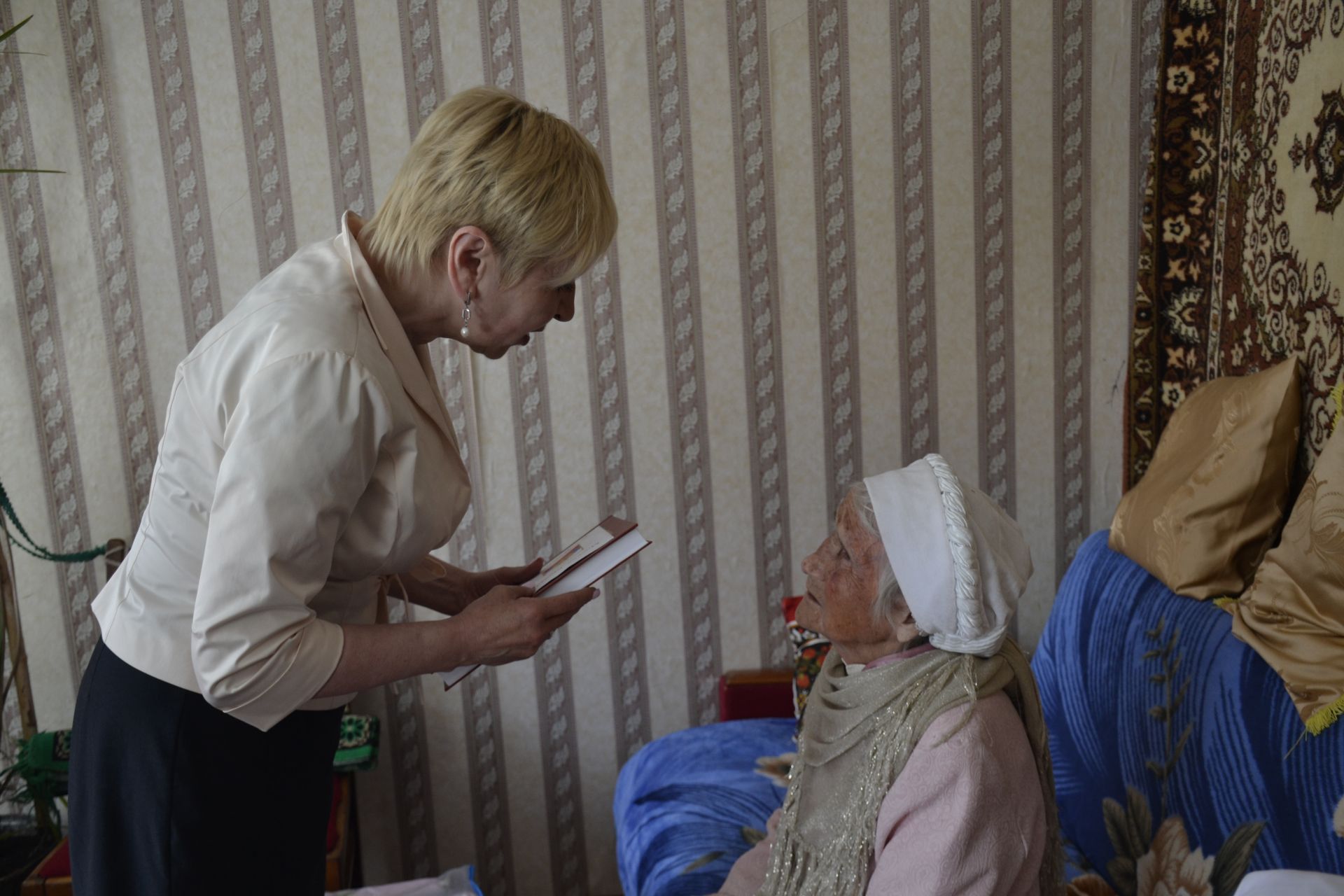 Ветерана труда Омельхаю Хусаинову поздравили с 90-летним юбилеем