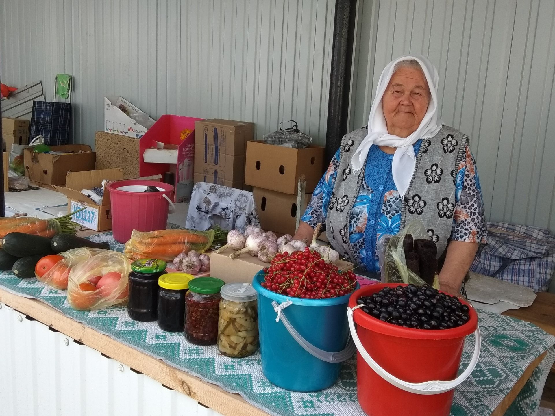 Ассортимент на Мензелинском рынке, как в магазине