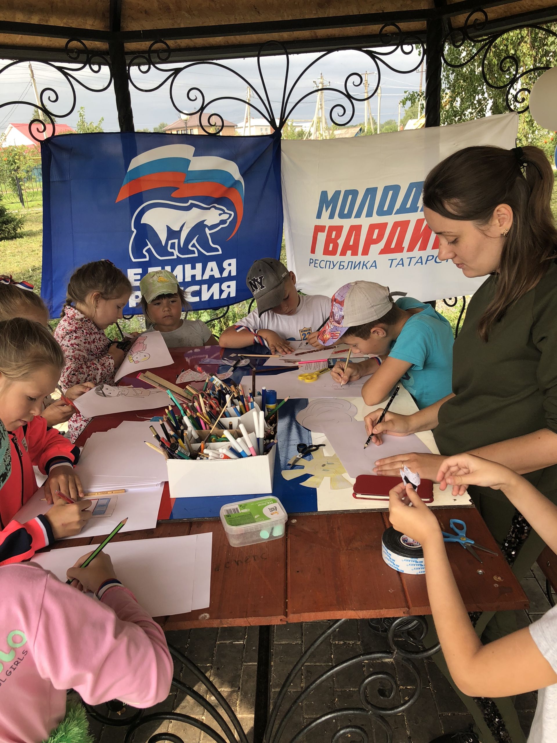 В Мензелинске провели мастер-класс «Россия глазами детей»