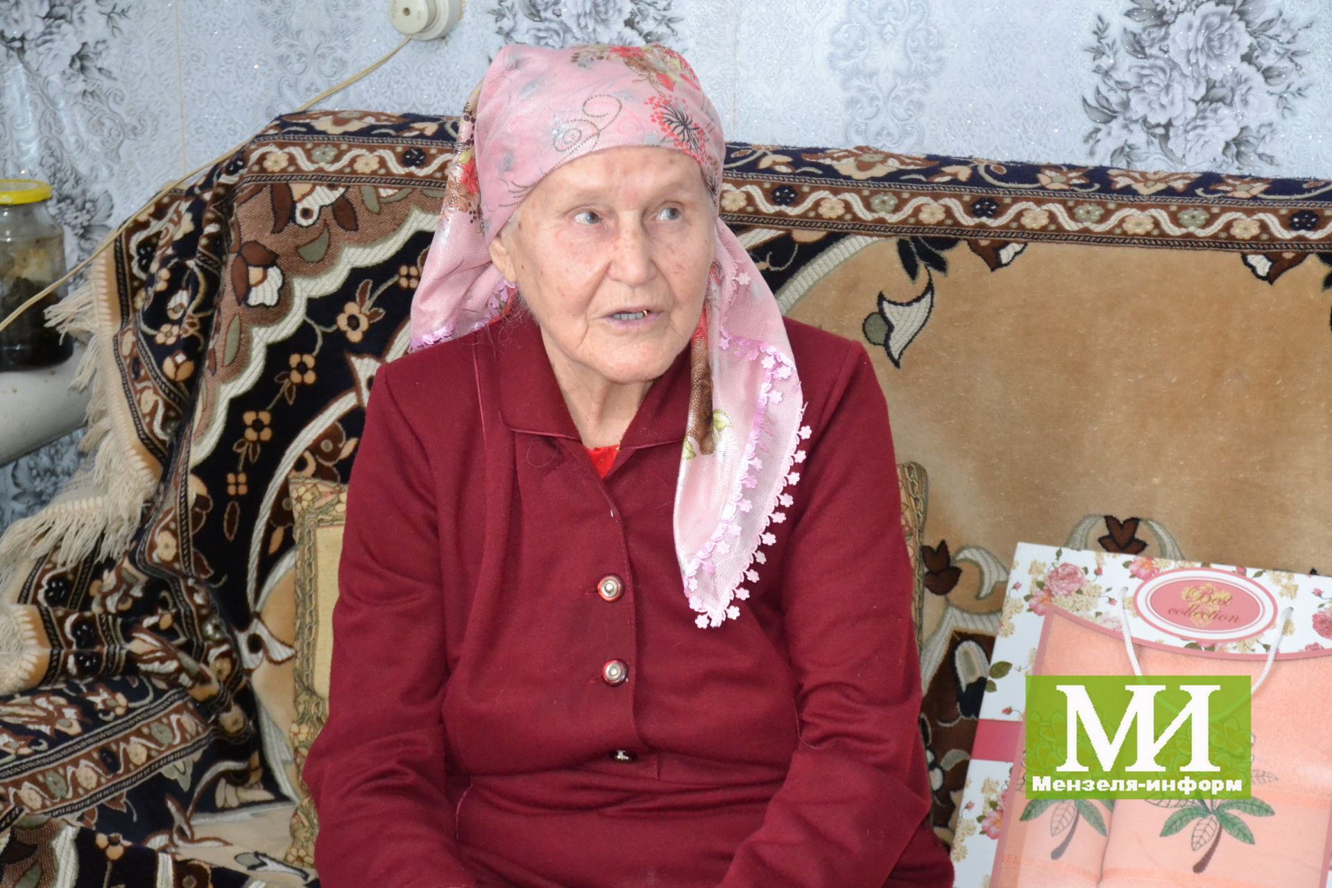 Труженицу тыла Мунавару Фархутдинову поздравили с 90-летием