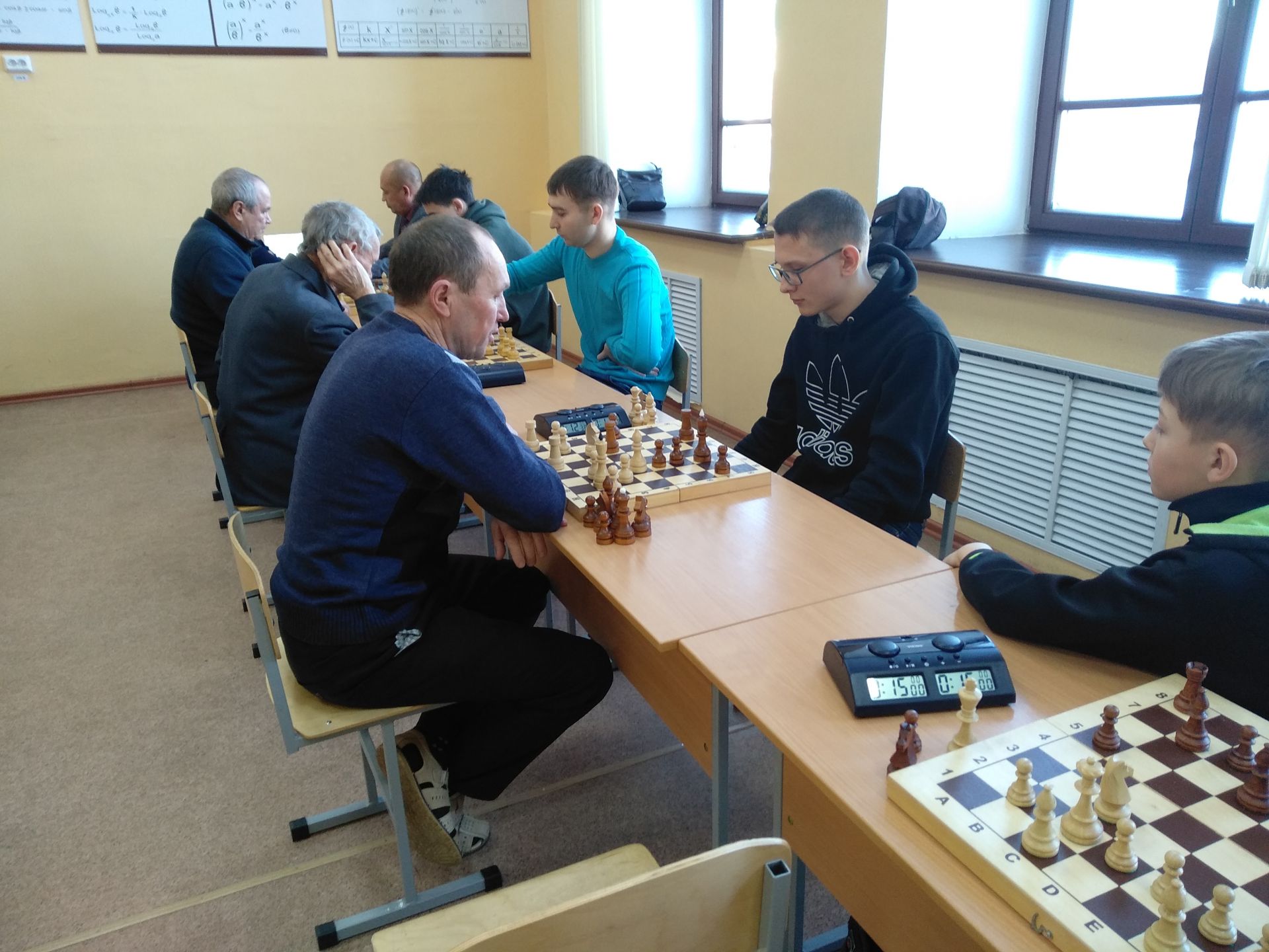 В Мензелинске проходят соревнования по шахматам