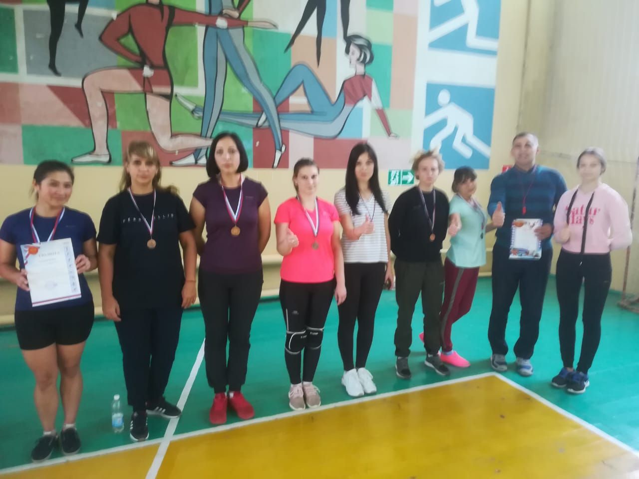 Женщины из учреждений Мензелинска соревновались по волейболу