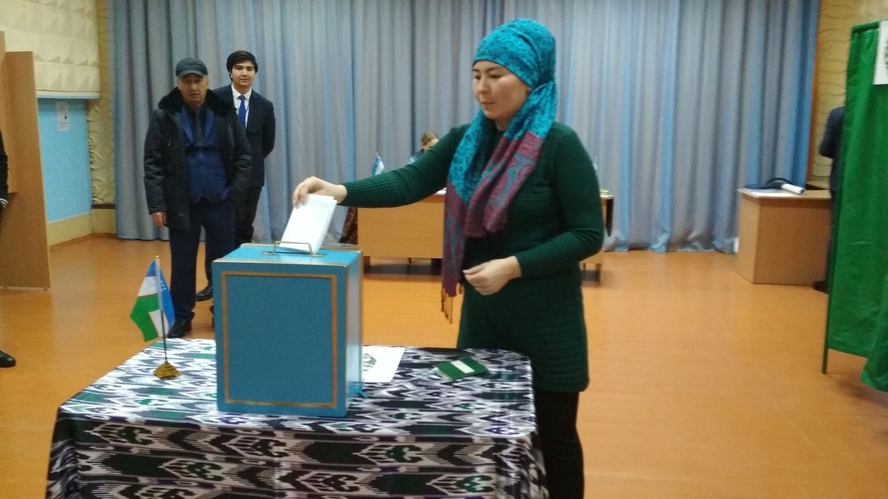 Минзәләдә Үзбәкстан гражданнары үз илләрендәге парламент составы өчен тавыш бирде