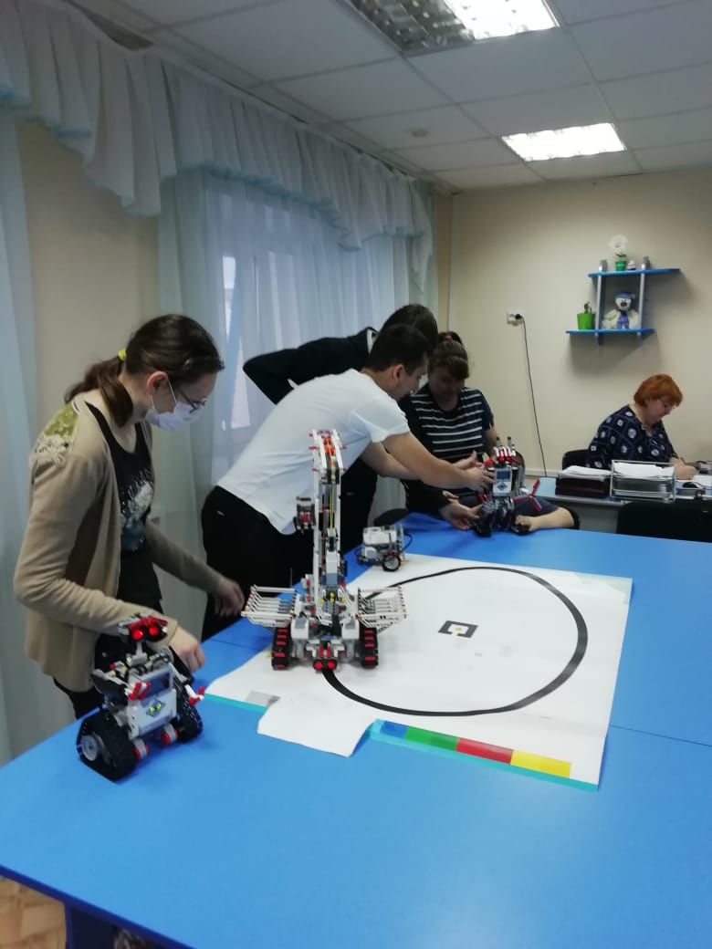 Детям показали мастер-класс по робототехнике