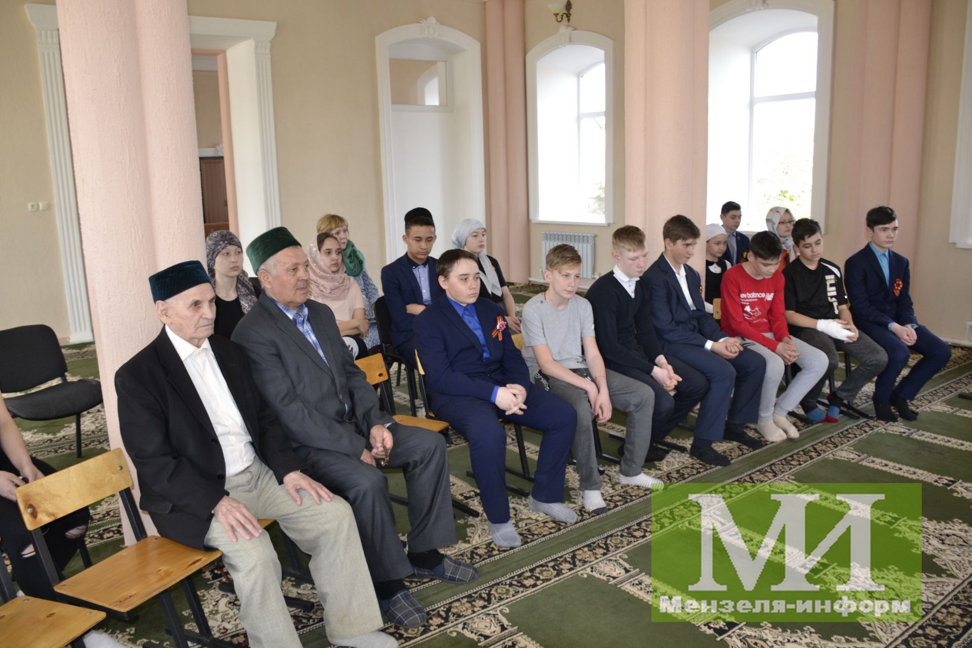 В Мензелинской мечети учащимся школ рассказали об основах ислама