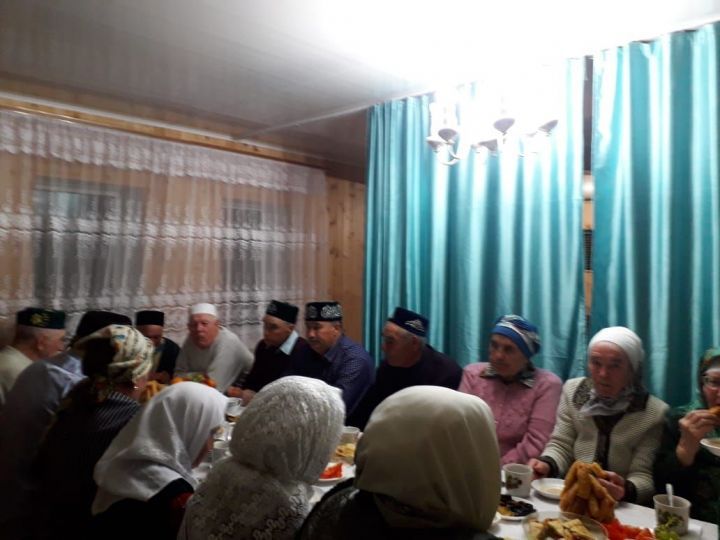 На ифтар в деревне Татарская Мушуга пришло много людей