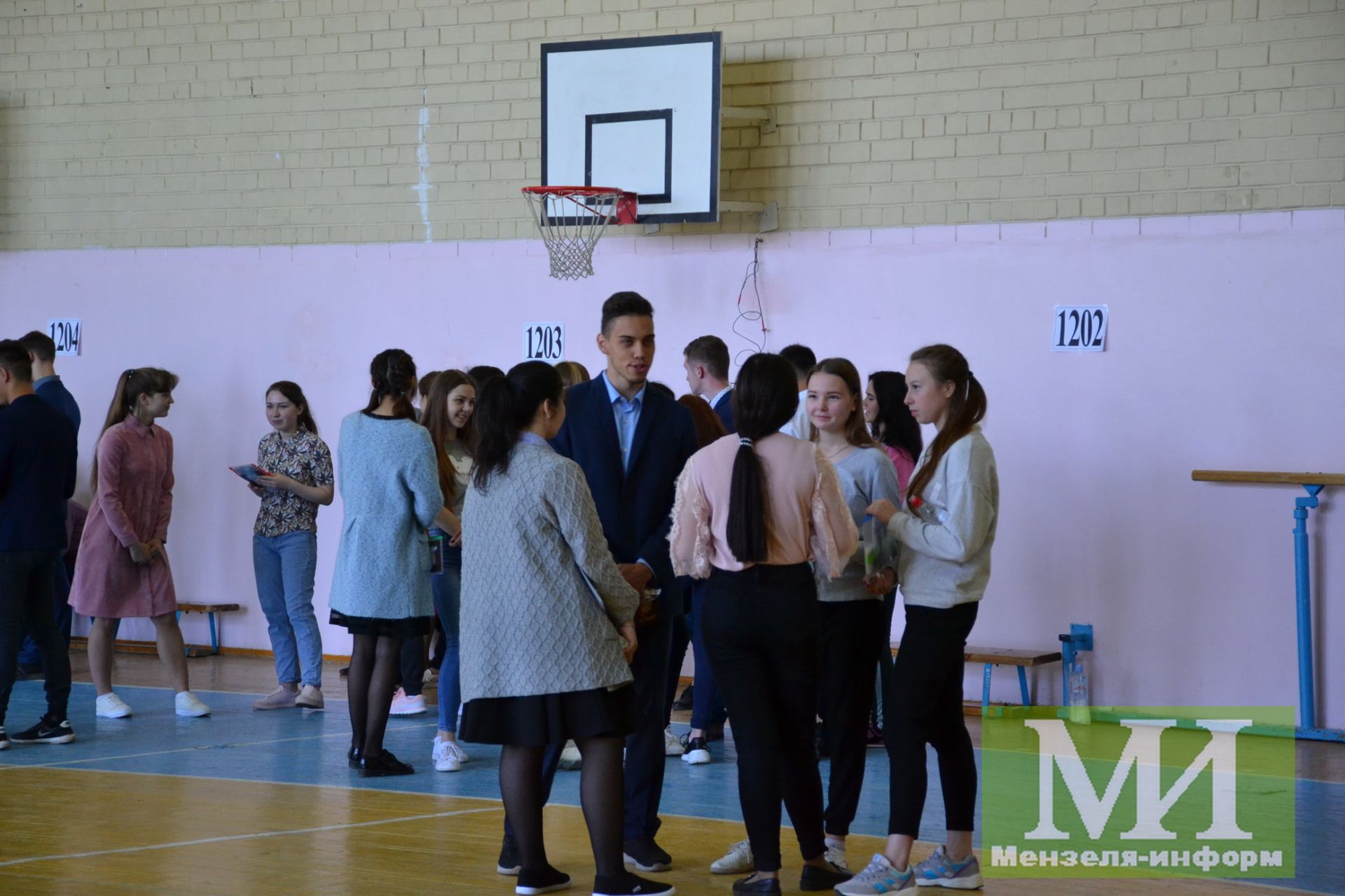 Мензелинские школьники сдают ЕГЭ по математике