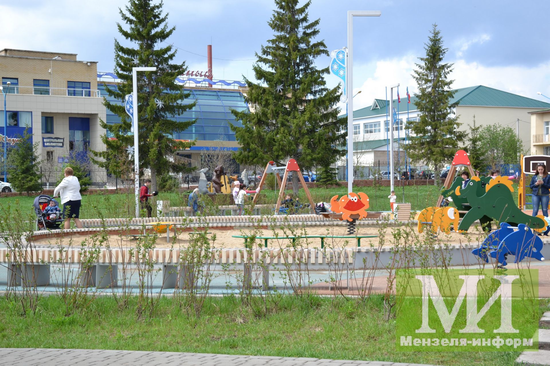 Депутат Госдумы РФ Альфия Когогина посетила парк имени Мусы Джалиля в Мензелинске
