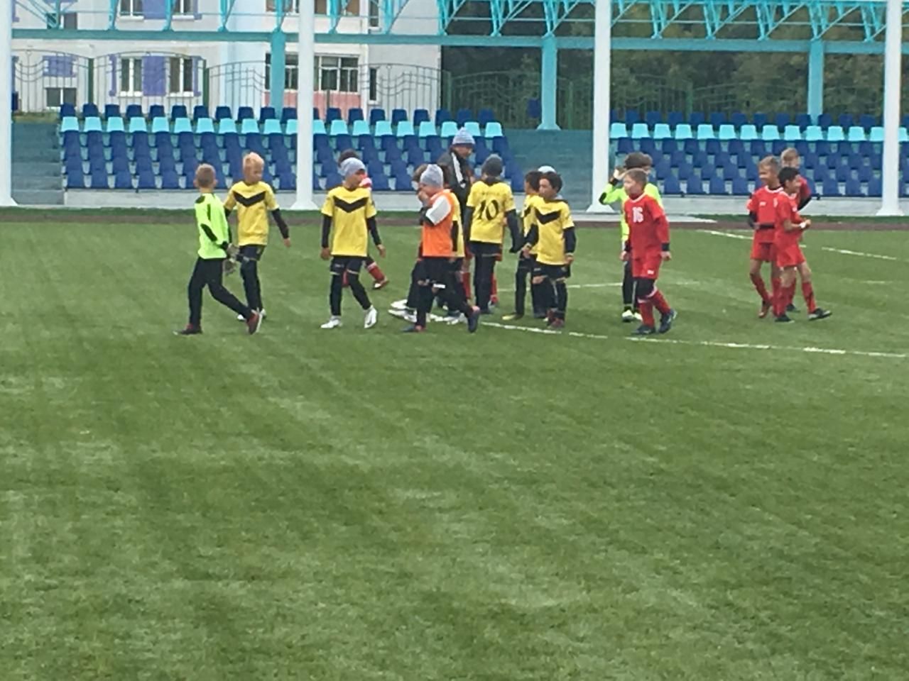 Мензелинские ребята сыграли в мини-футбол в Заинске