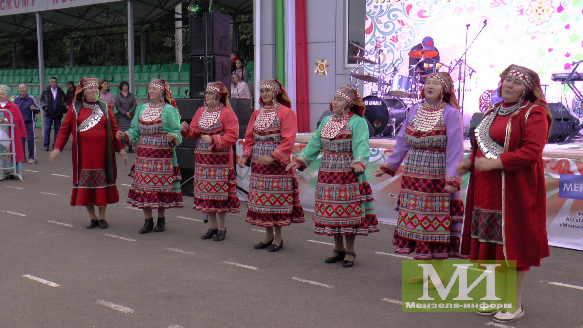 В Мензелинске красочно отмечают День Республики Татарстан