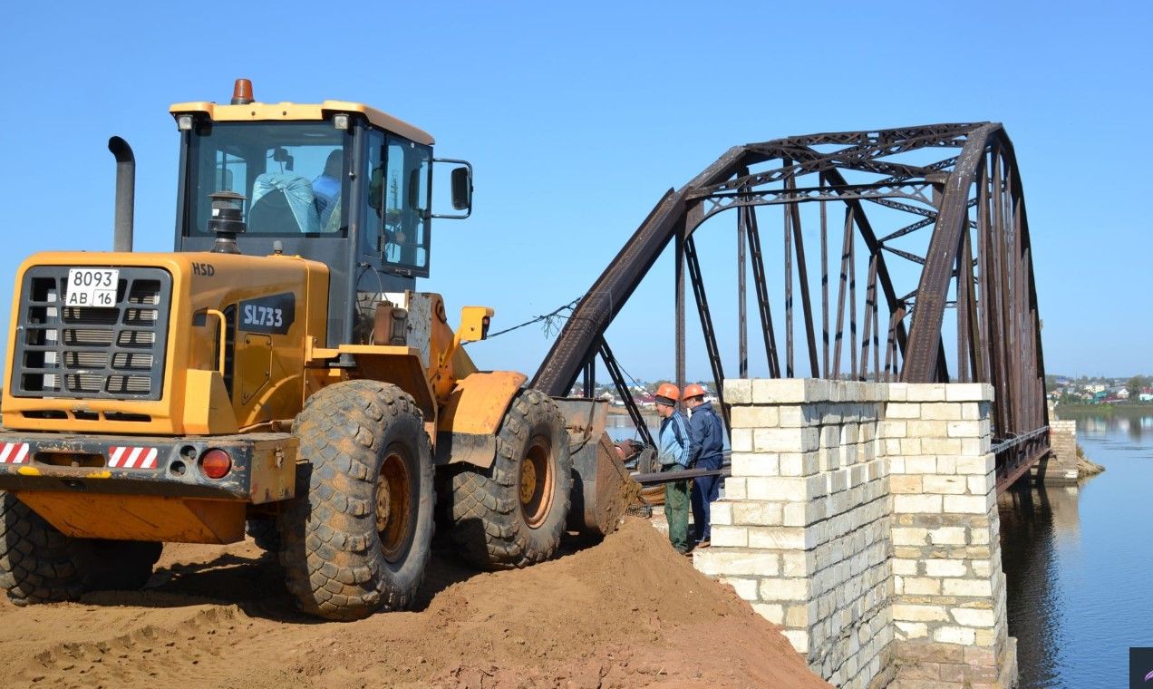 Продолжается реставрация Екатерининского моста