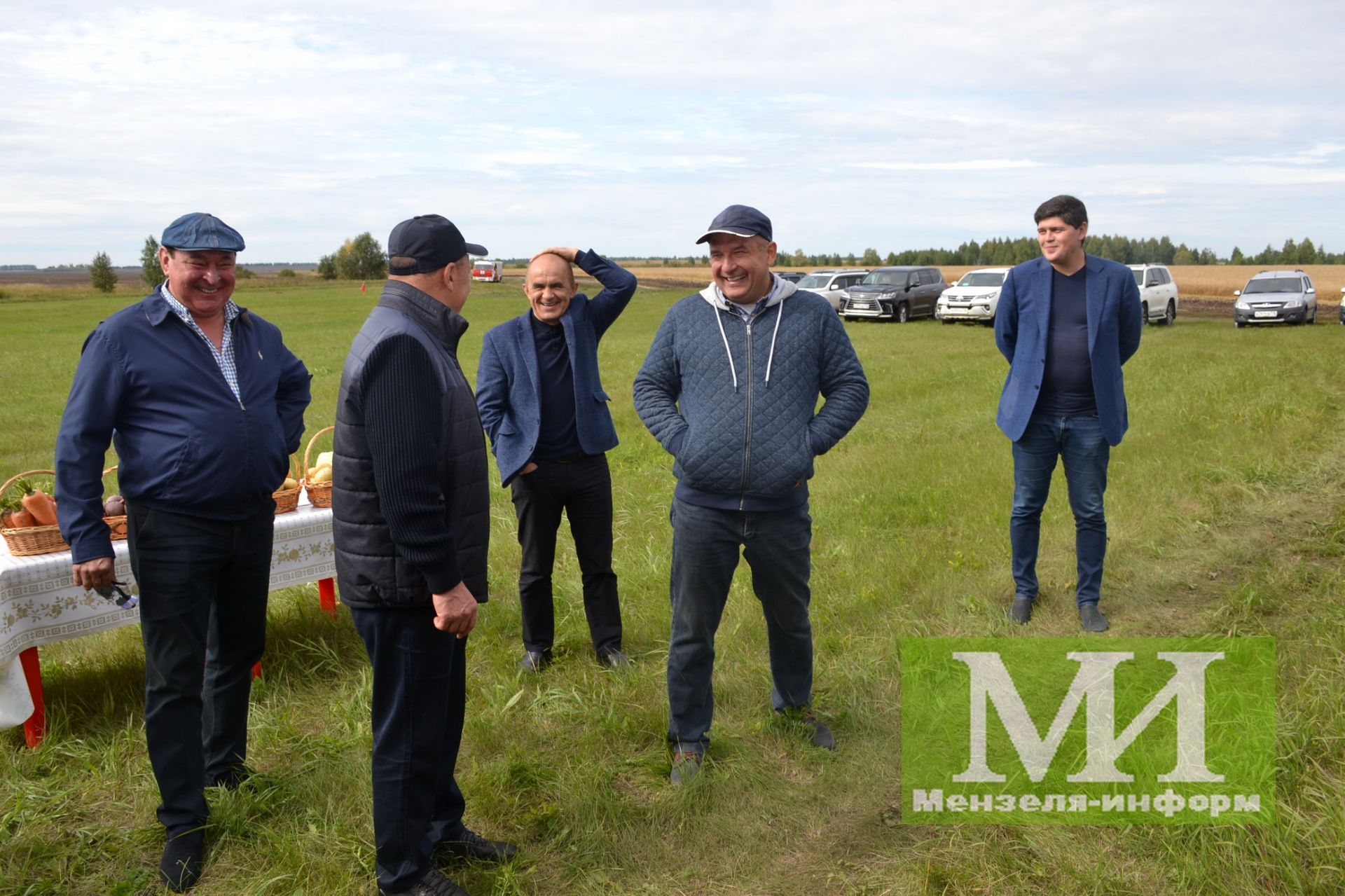 Марат Ахметов порадовался вместе с мензелинцами за хороший урожай