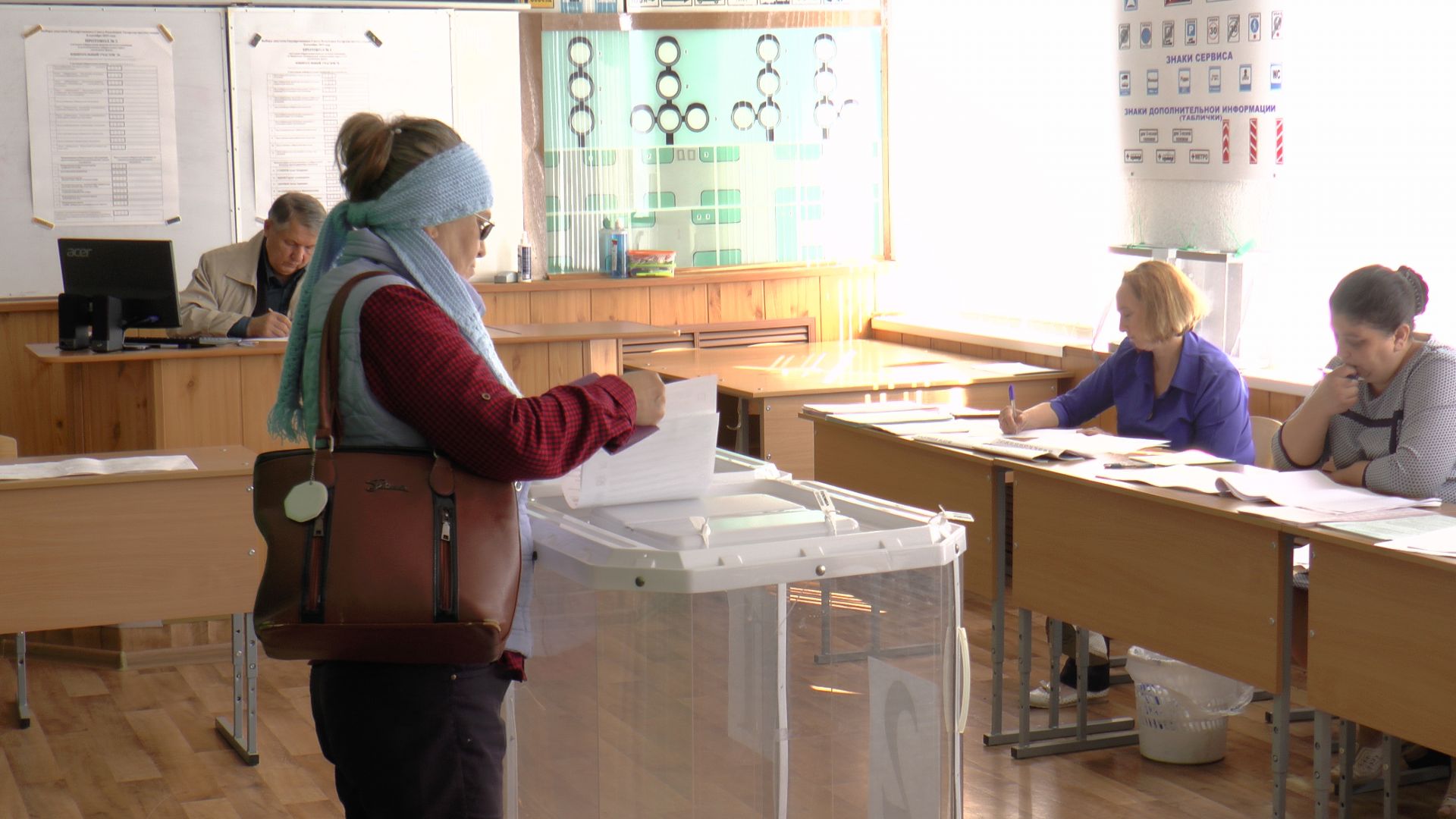 В Мензелинском районе некоторые избиратели взяли по три бюллетеня