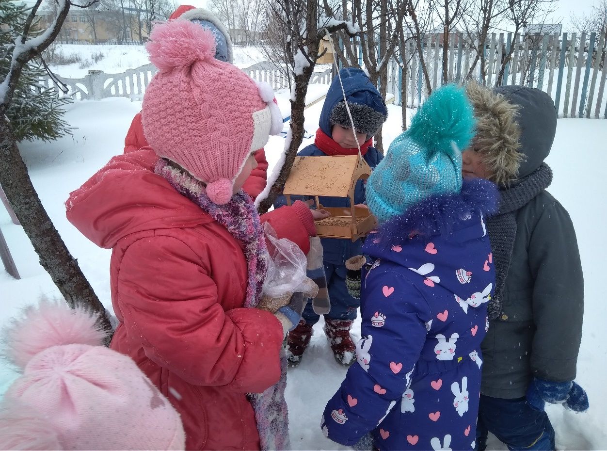 В Мензелинском районе дети помогают птицам пережить зиму