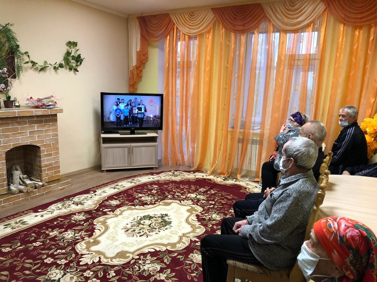Воспитанники приюта "Тургай" поздравили пожилых в Мензелинском районе