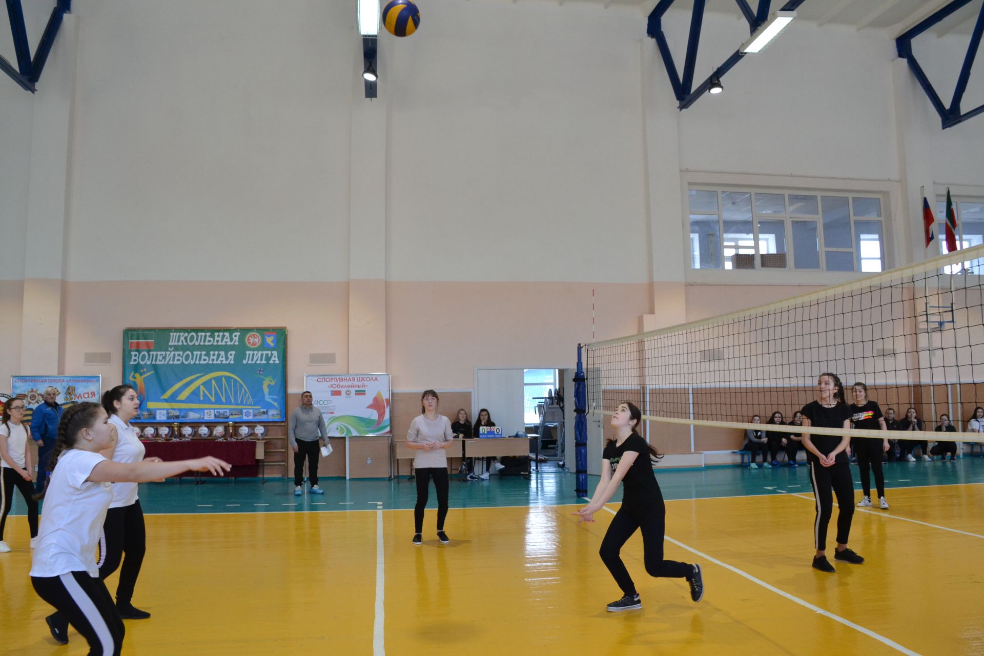 Волейбольный турнир в Мензелинске в честь 100-летия ТАССР и 75-летия Победы