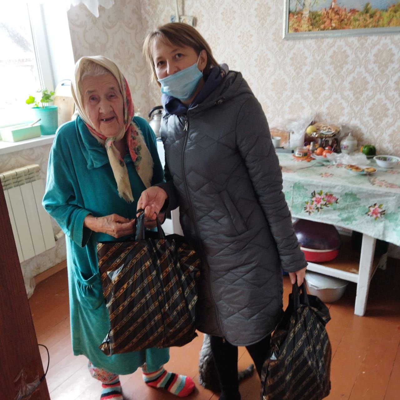 Пожилым  жителям Аюского поселения вручили подарки