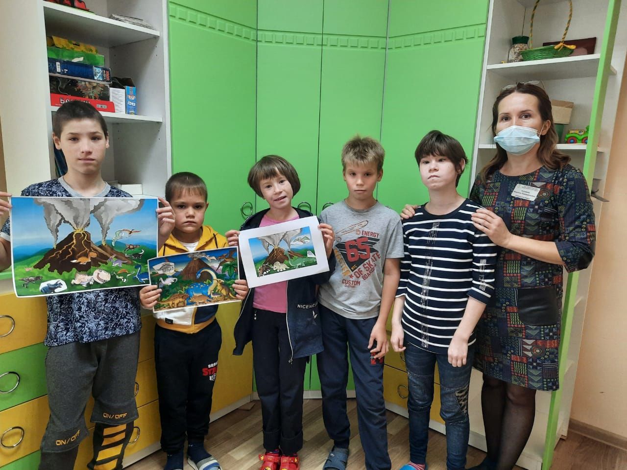 Воспитанники реабилитационного центра "Умырзая" посмотрели фильм про динозавров
