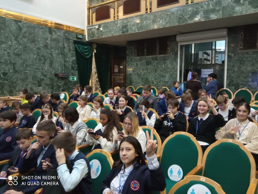 Учащиеся Мензелинской средней школы №1 со слезами на глазах смотрели спектакль “Онытмаска иде үткәнне...”