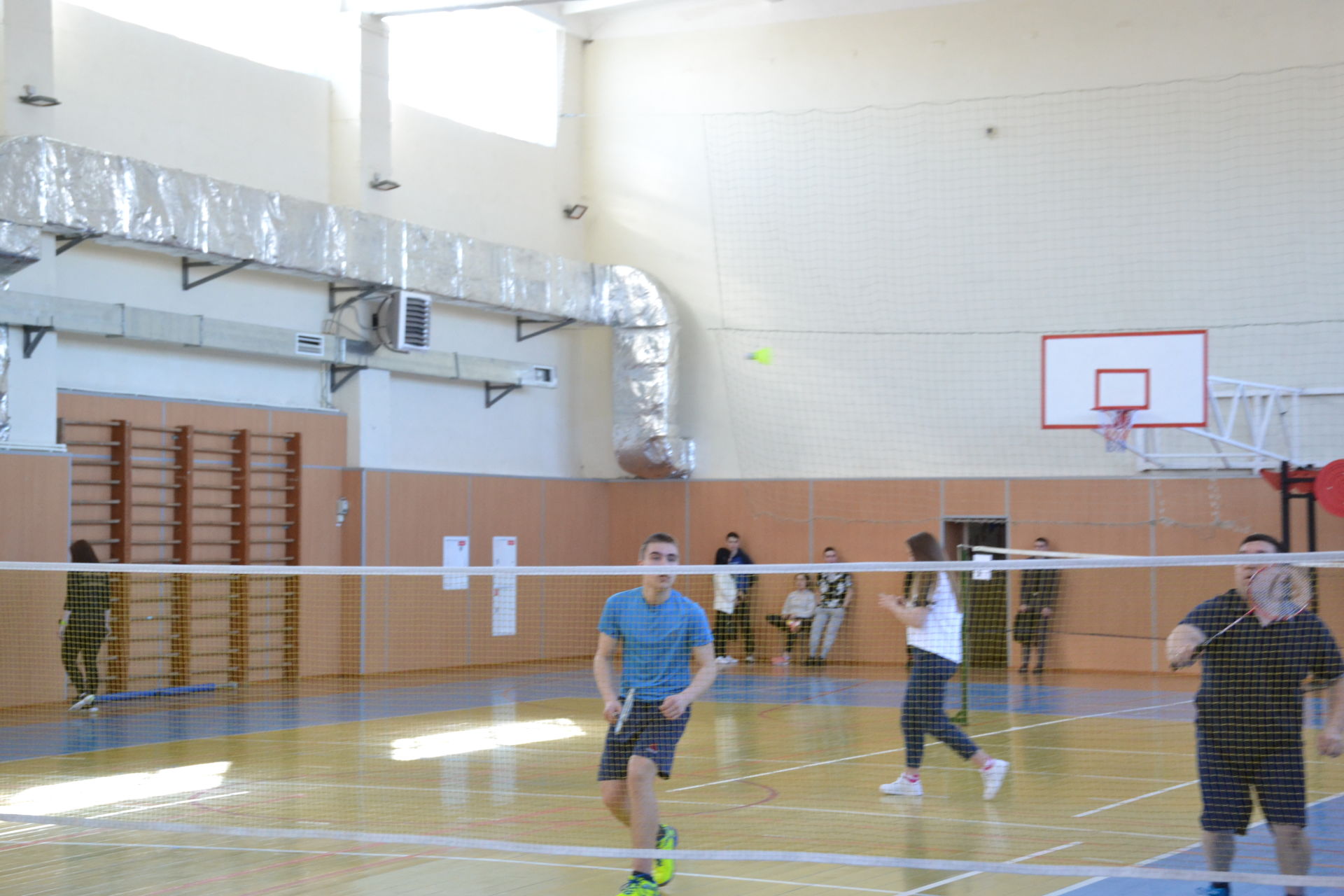 Мензелинский педагогический колледж продолжил традицию проведения турнира по бадминтону и в этом году