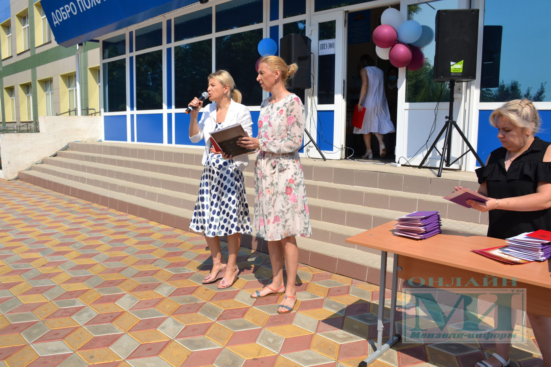 В средней школе №3 города Мензелинск в торжественной обстановке выпускникам 9 класса были вручены аттестаты