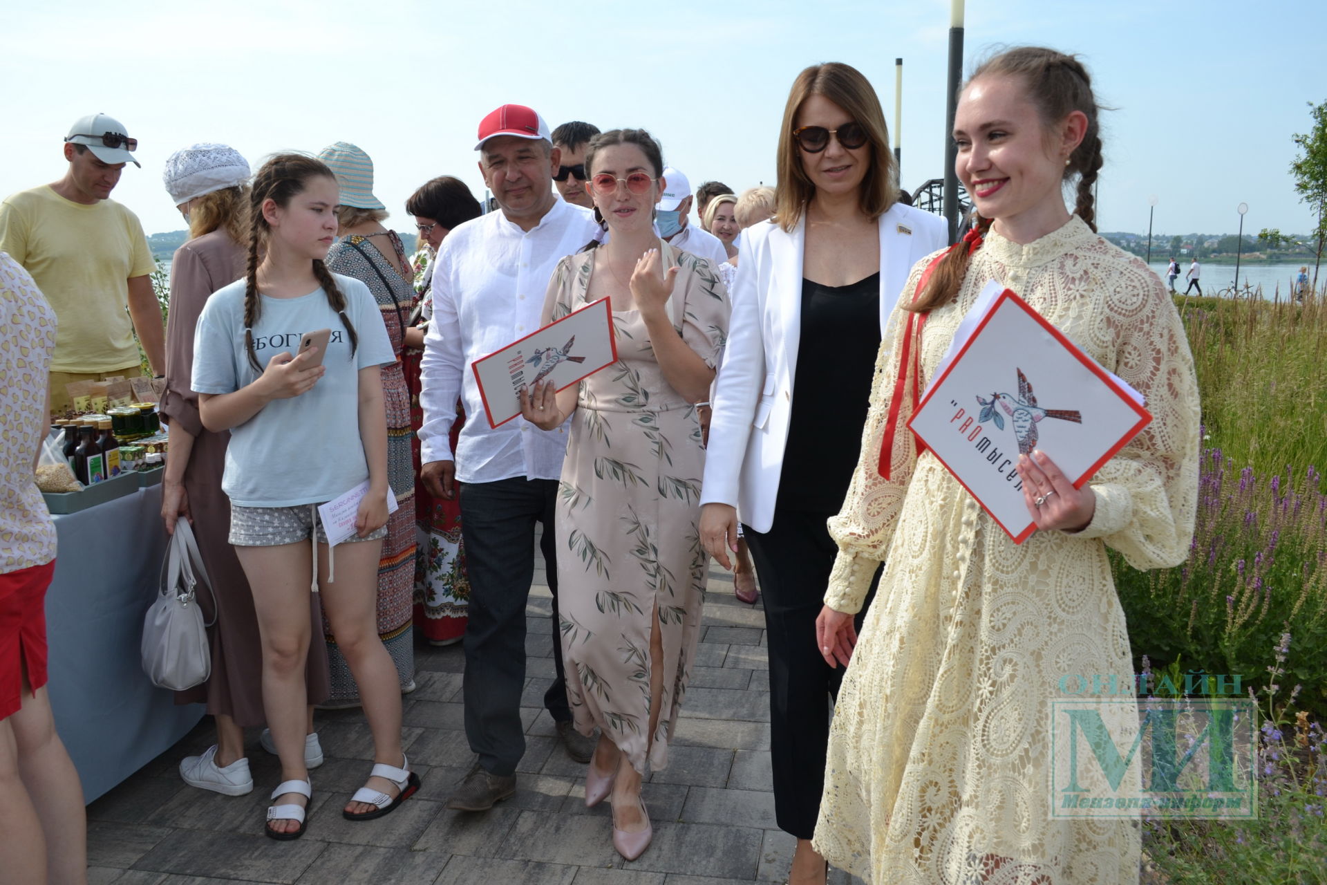Мензелинские девушки показали родной край на всероссийском уровне