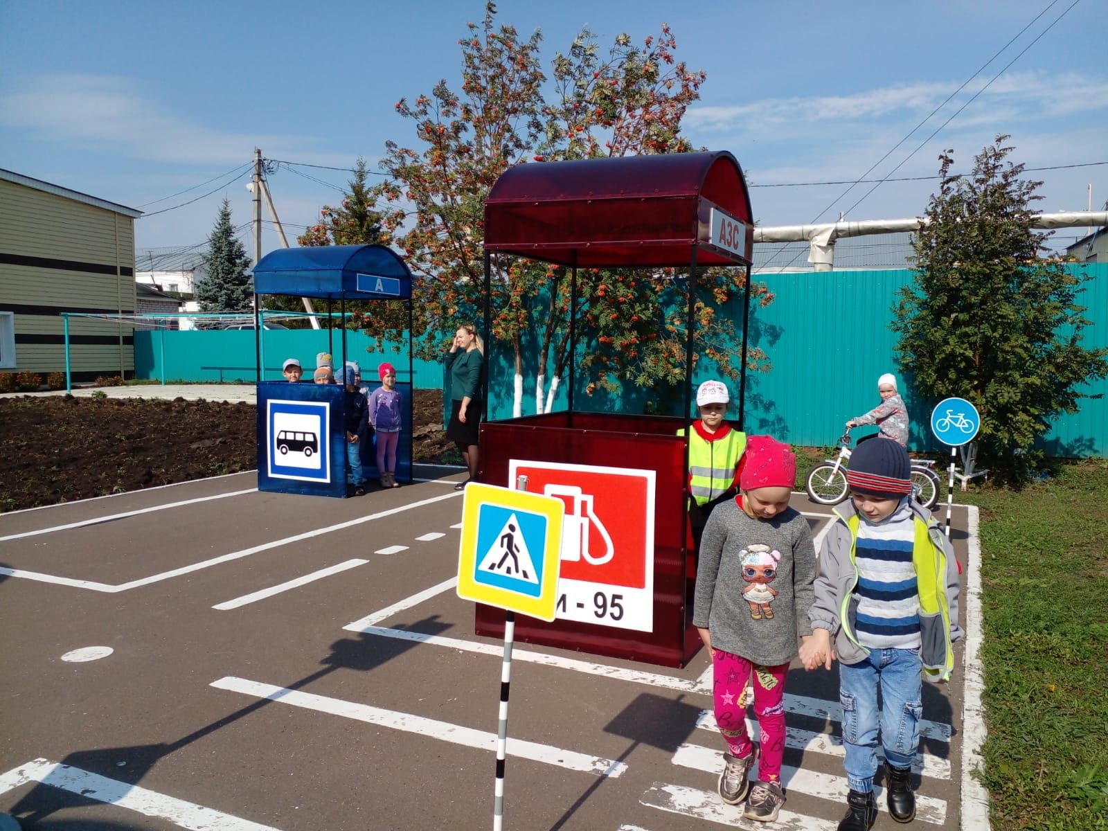 В детском саду "Зоренька" города Мензелинск продолжается реализация проекта «Автогородок»