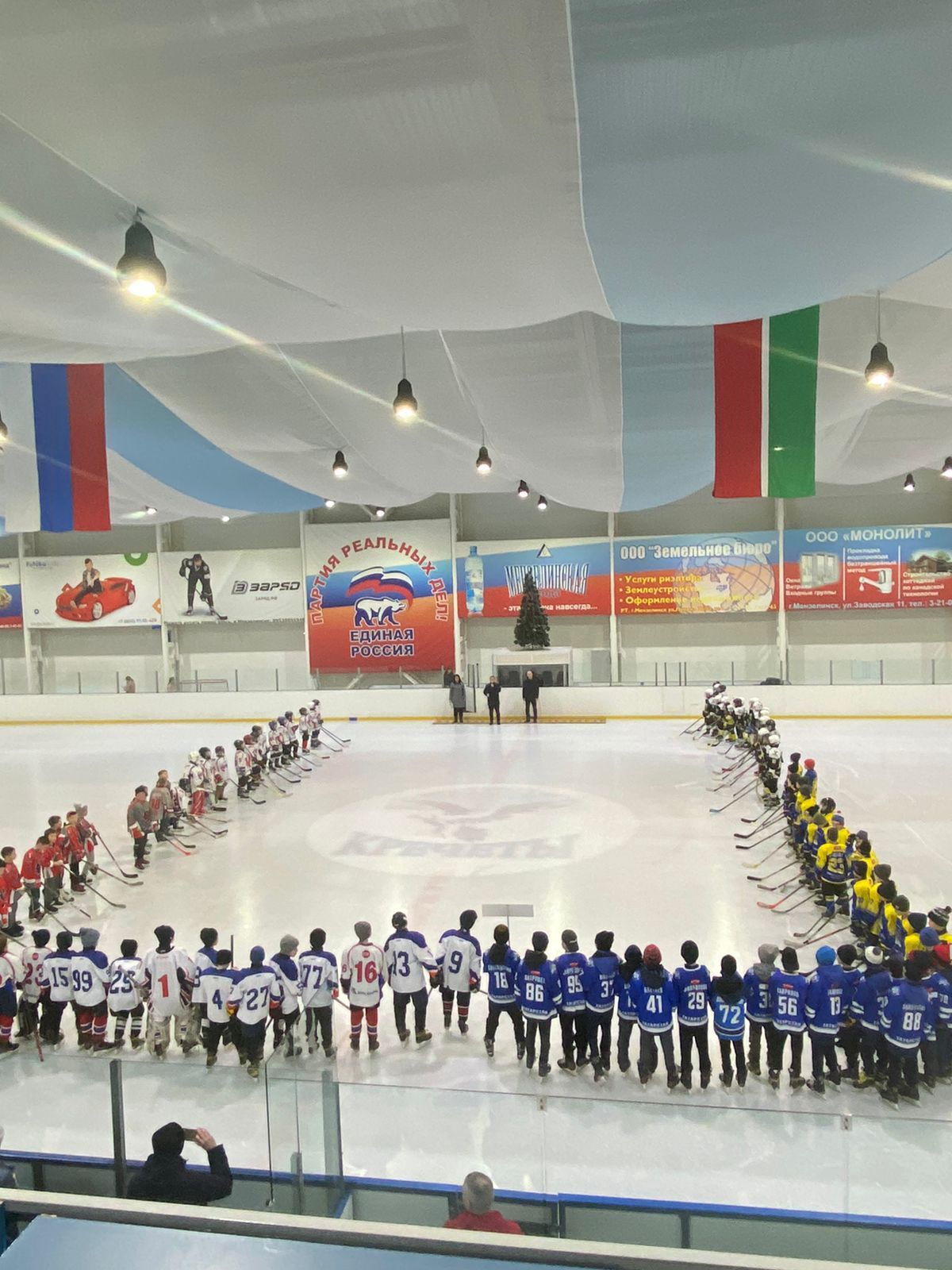 Ко Дню космонавтики в Мензелинске прошел турнир по хоккею