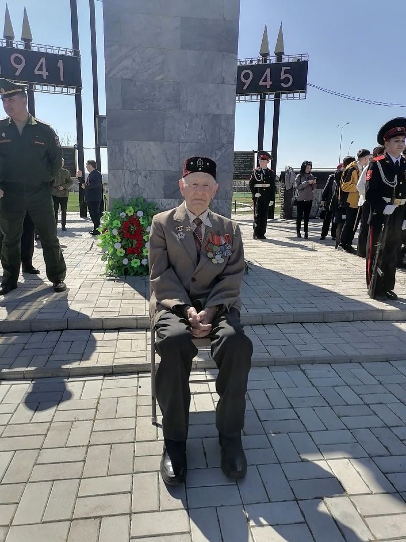 Ветеран Великой Отечественной войны Ильяс Султанов принял участие в молодежном митинге