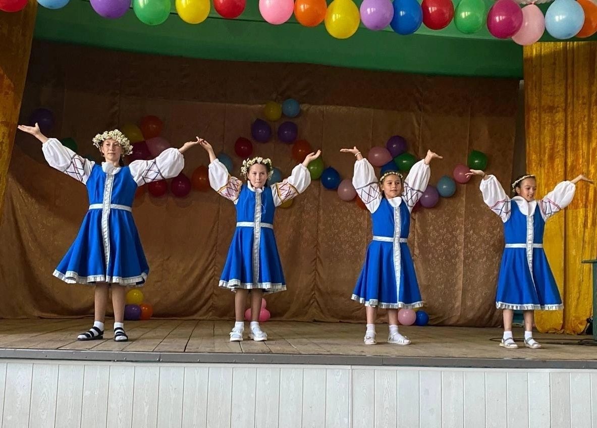 Дети, приехавшие на каникулы, показали концерт в Дусай-Кичу