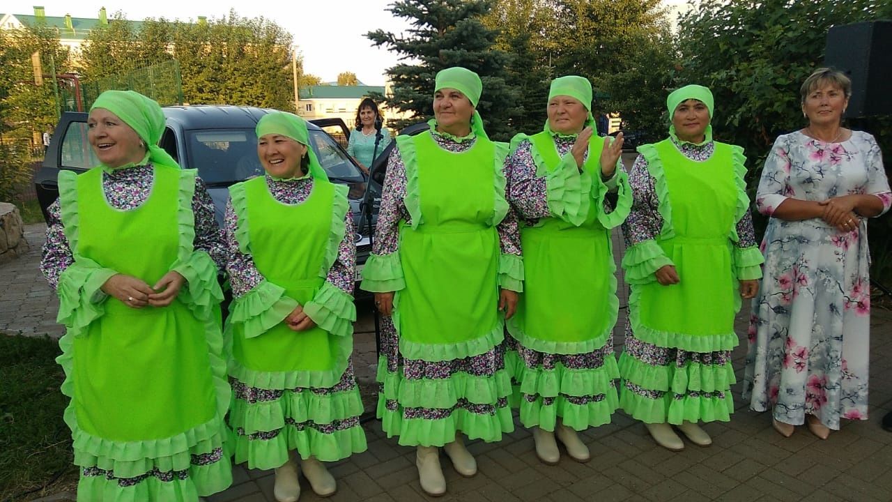 На концерте в парке Нефтяников г. Мензелинск участвовали и зрители