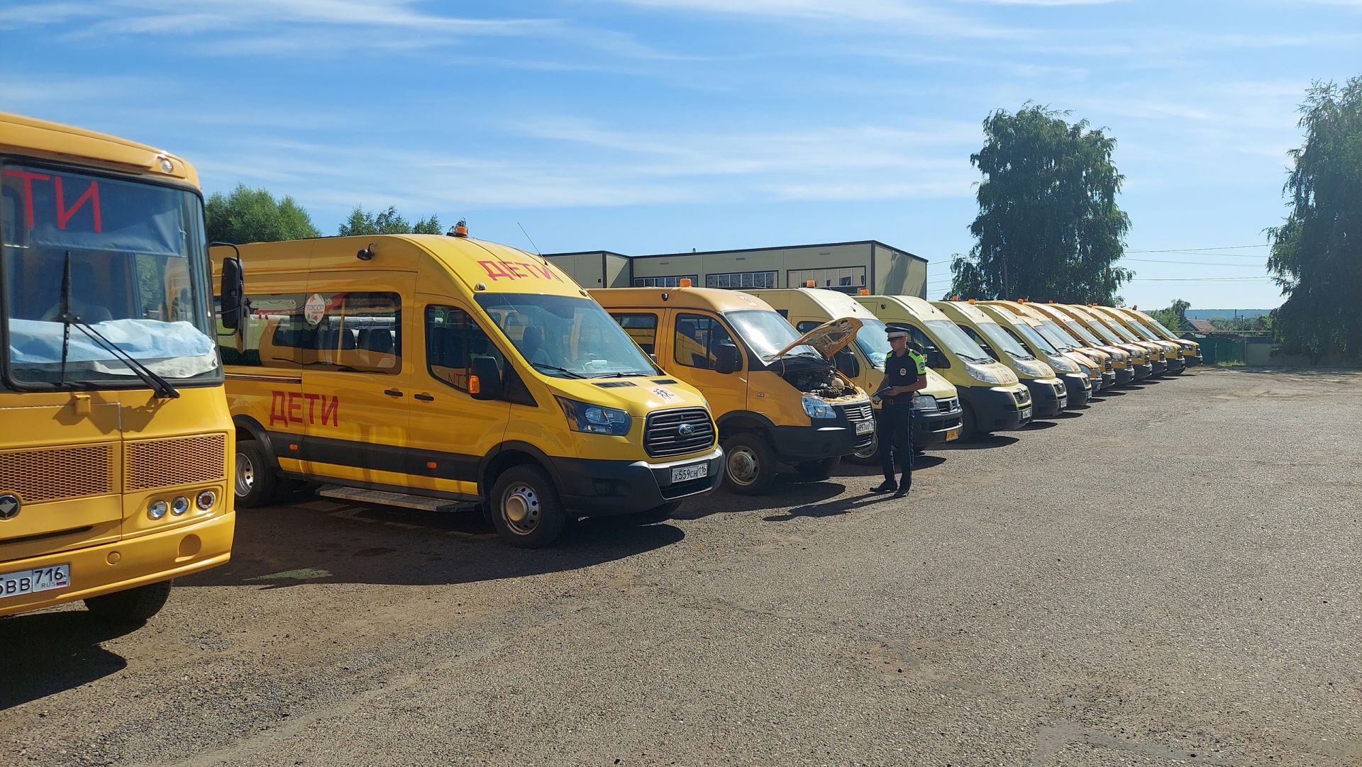 В Мензелинске проверили школьные автобусы к готовности к перевозкам детей