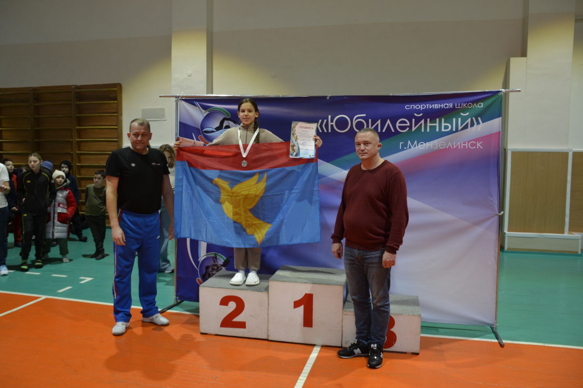 Минзәлә йөзүчеләре эстафеларда 2 призлы урын яуладылар