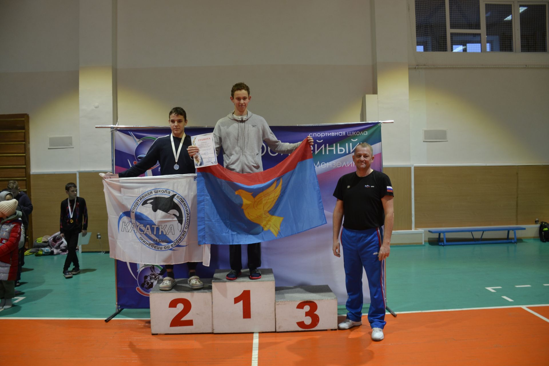 Минзәлә йөзүчеләре эстафеларда 2 призлы урын яуладылар