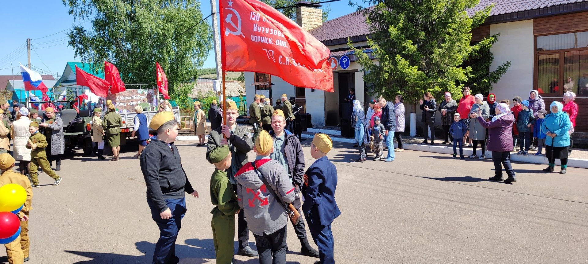 Автопробег объединил праздник Победы, который прошел в селах Фионовка, Коноваловка, Топасево, Канонерка