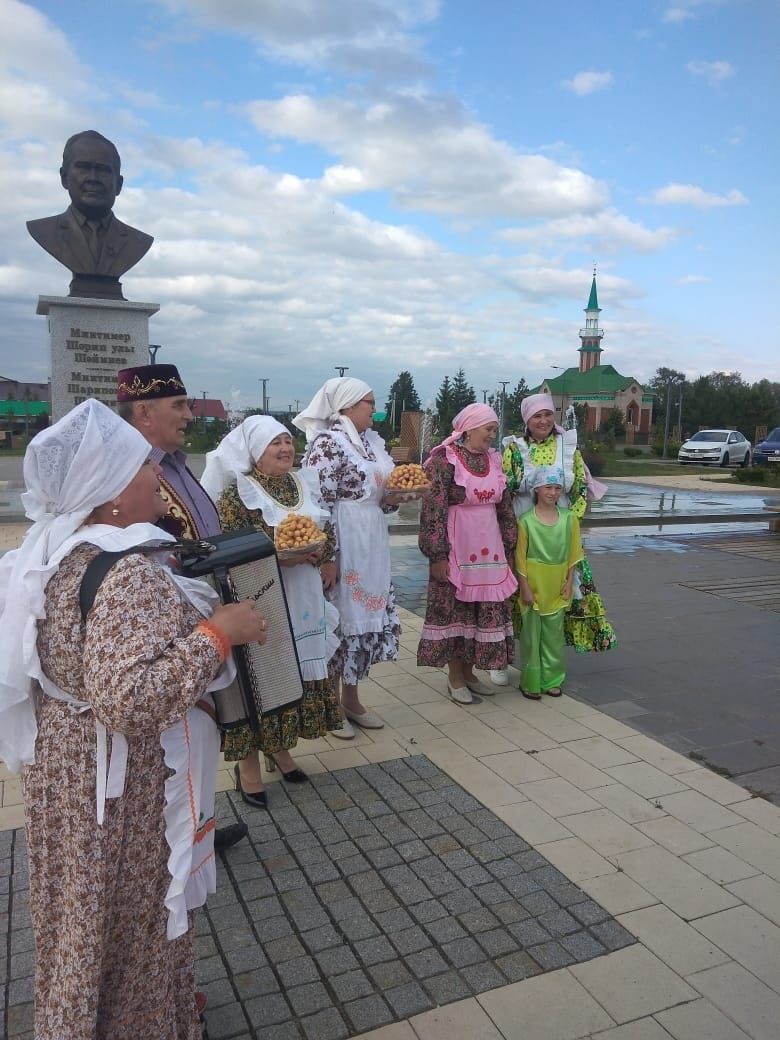 «Мөшеге чишмәләре» побывали в гостях в родной деревне Минтимера Шаймиева
