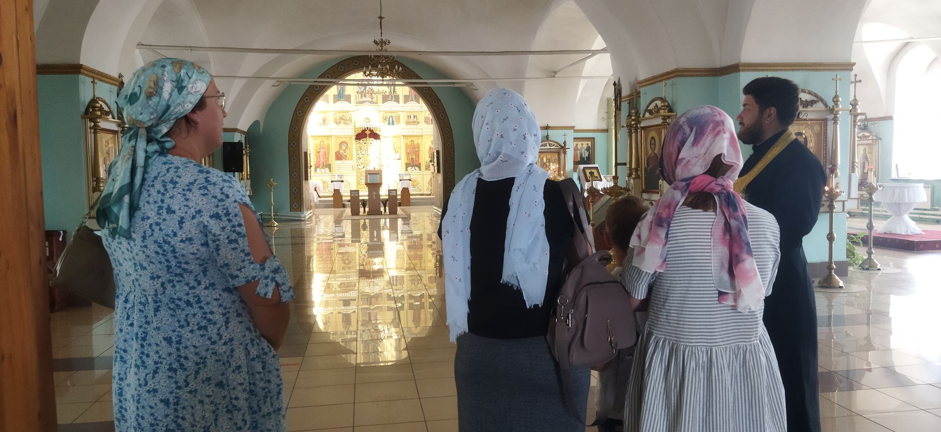 Отец Роман встретился с получателями социальных услуг