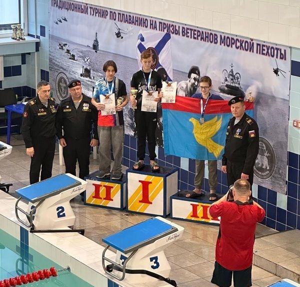 Минзәлә йөзүчеләре диңгез пехотасы ветераннарыннан призларына лаек булдылар