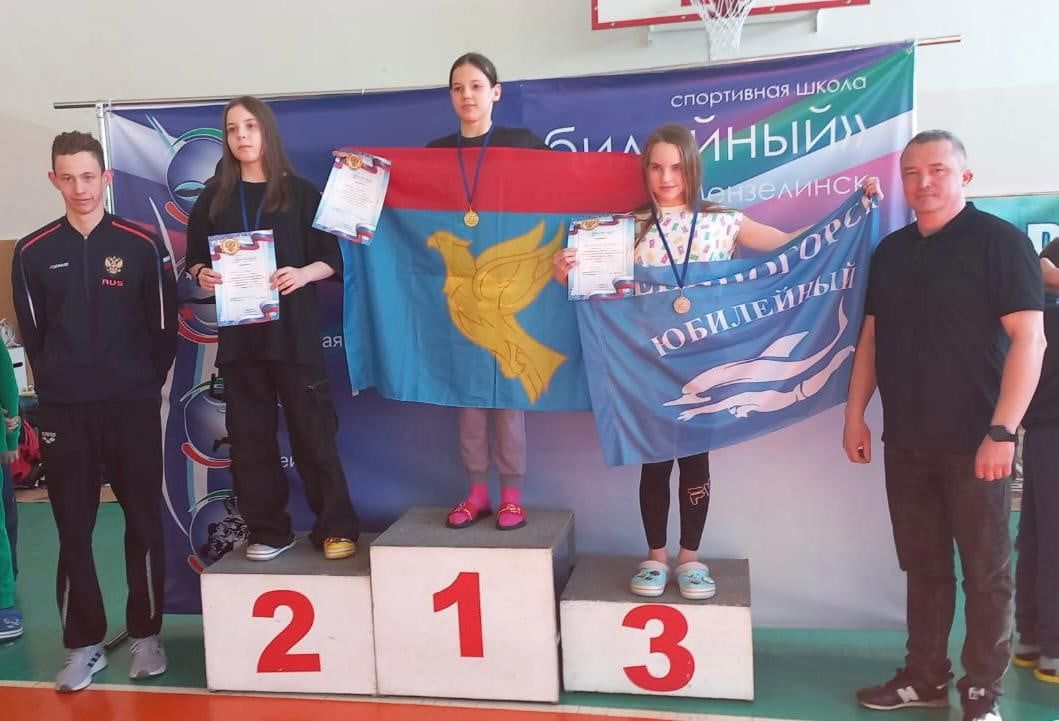 Минзәлә йөзүчеләре үзебездә узган республика ярышларында уңышлы чыгыш ясадылар