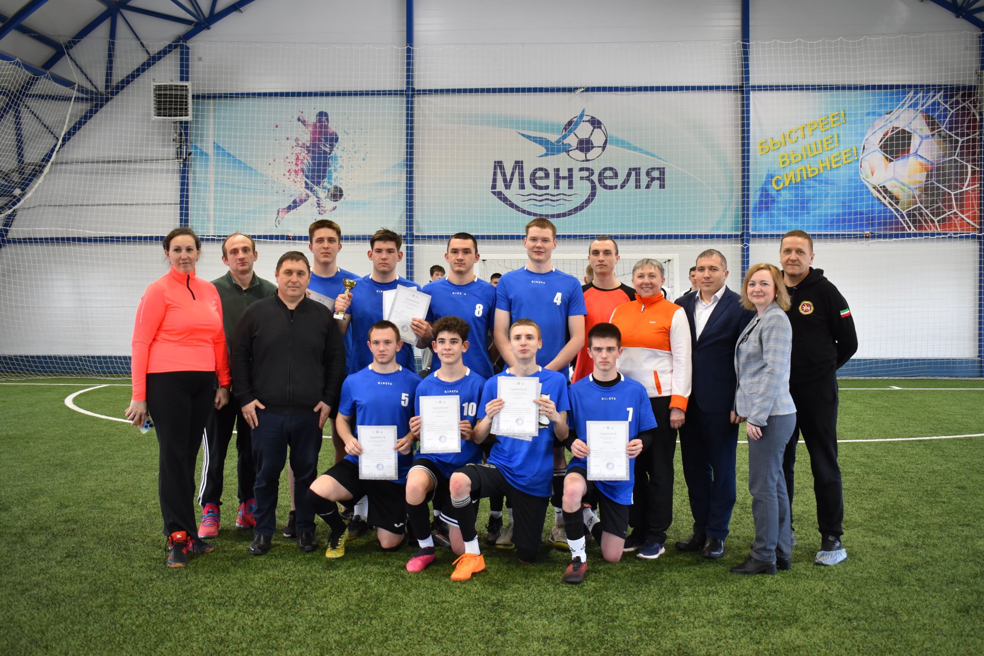 Студенты Мензелинского педагогического колледжа заняли первое место в соревновании по мини-футболу